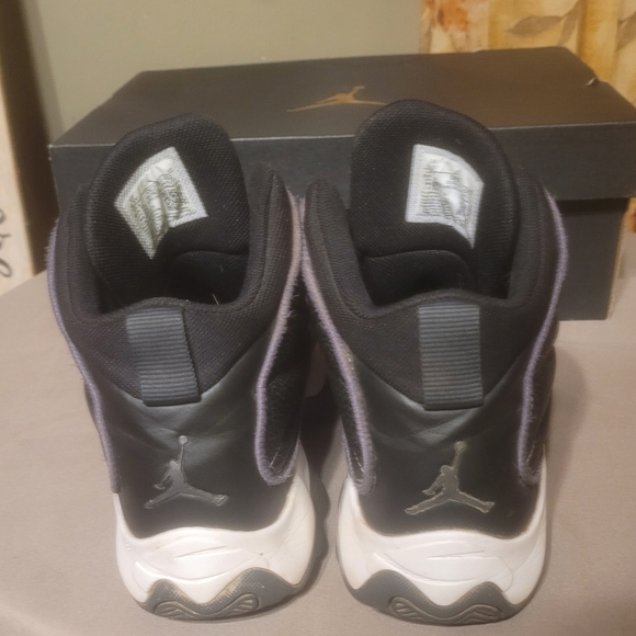 Big Boys size 6.5/women's size 8 Jordan Pro Strong 2021 black/white w/box - Picture 3 of 15